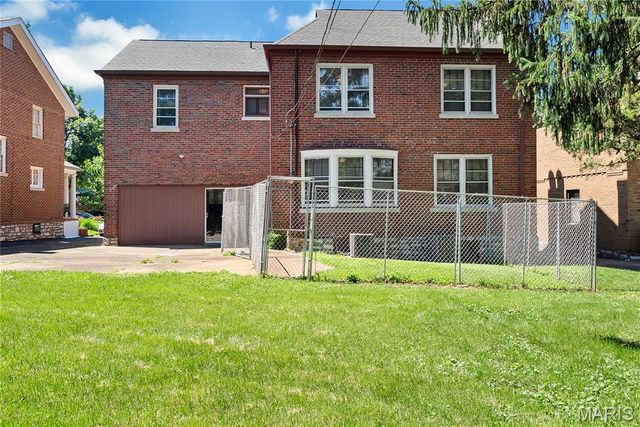 8015 Davis Drive, Clayton, MO 63105