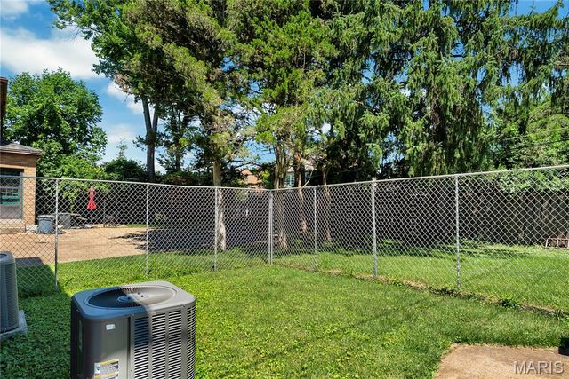 8015 Davis Drive, Clayton, MO 63105