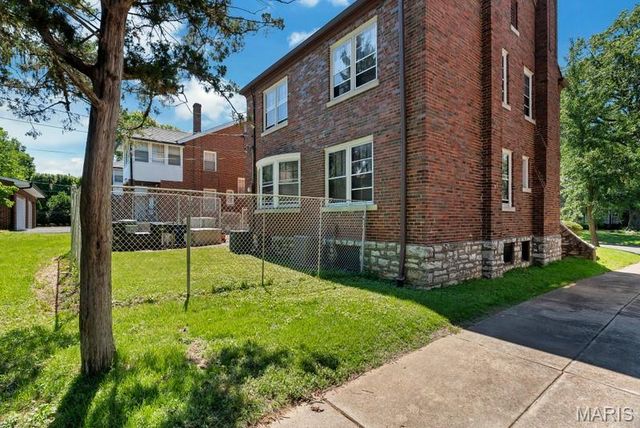 8015 Davis Drive, Clayton, MO 63105