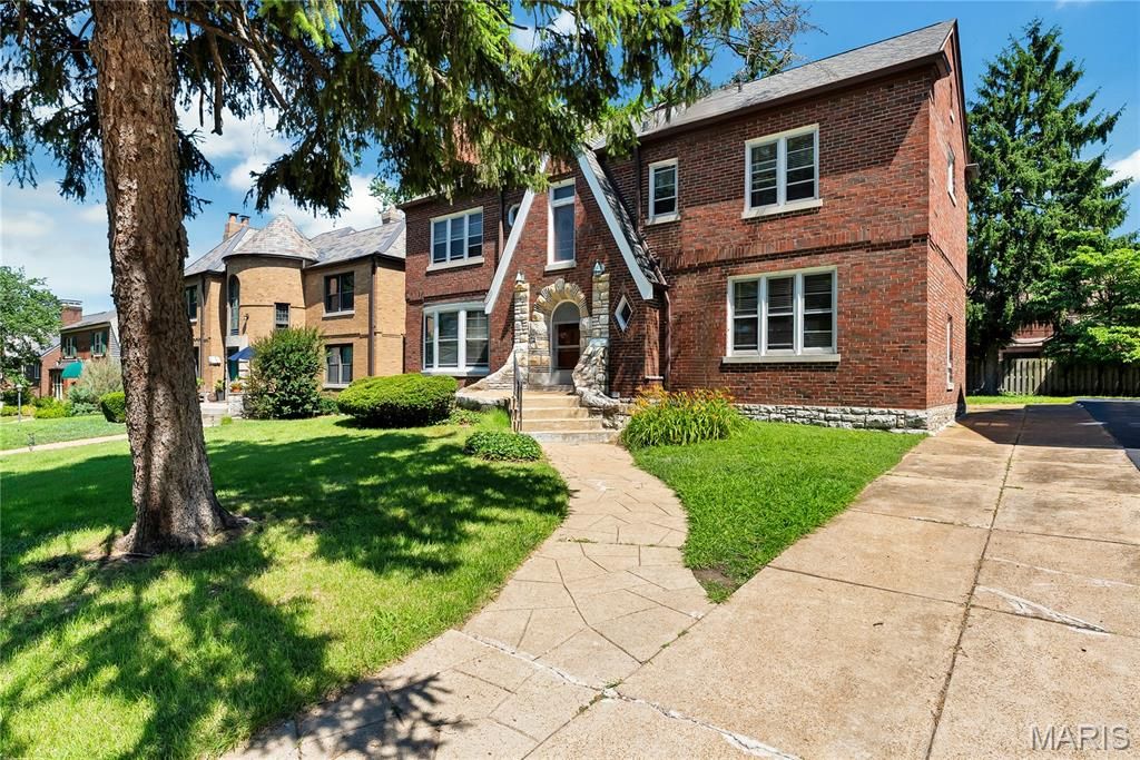 8015 Davis Drive, Clayton, MO 63105