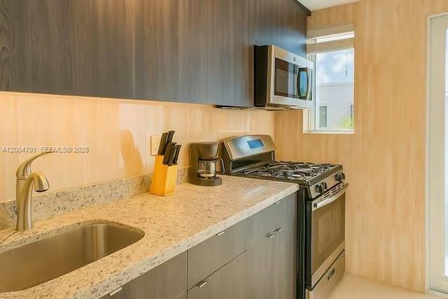 1025 94th St 7, Bay Harbor Islands, FL 33154