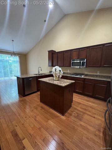 6603 BERRY CREEK Lane, West Bloomfield Charter Township, MI 48322