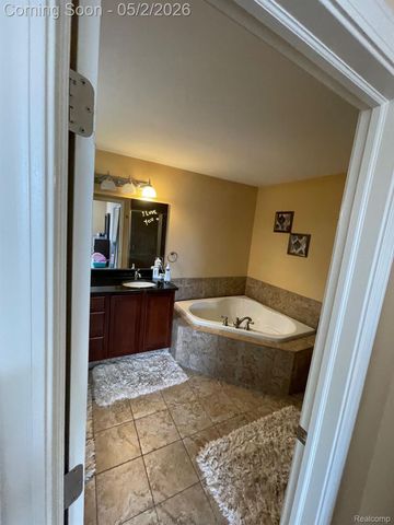 6603 BERRY CREEK Lane, West Bloomfield Charter Township, MI 48322
