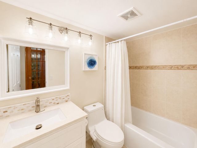 9411 N Hollybrook Lake Drive 309, Pembroke Pines, FL 33025