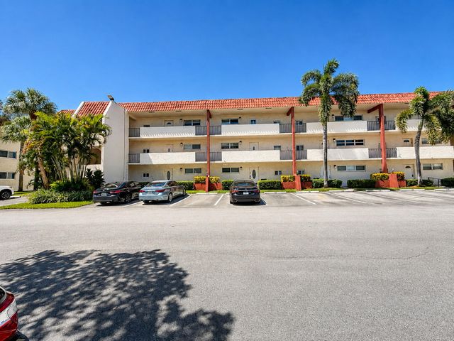 9411 N Hollybrook Lake Drive 309, Pembroke Pines, FL 33025
