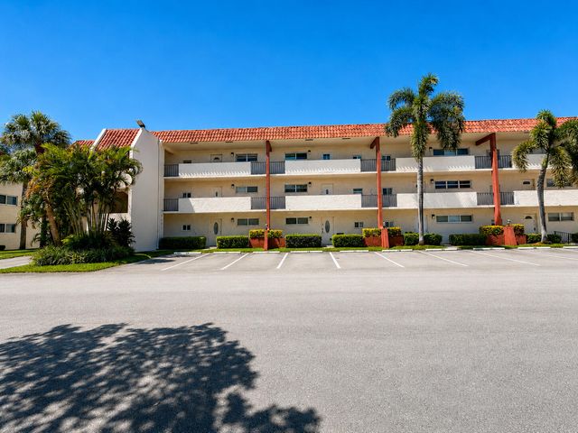 9411 N Hollybrook Lake Drive 309, Pembroke Pines, FL 33025