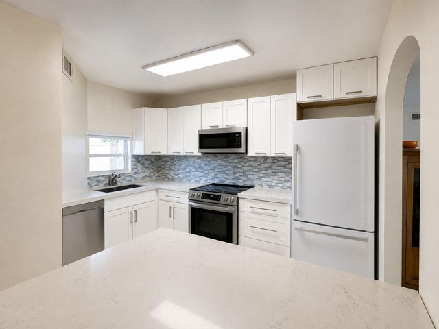 9411 N Hollybrook Lake Drive 309, Pembroke Pines, FL 33025
