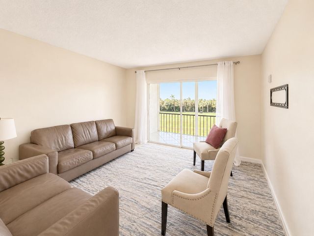 9411 N Hollybrook Lake Drive 309, Pembroke Pines, FL 33025