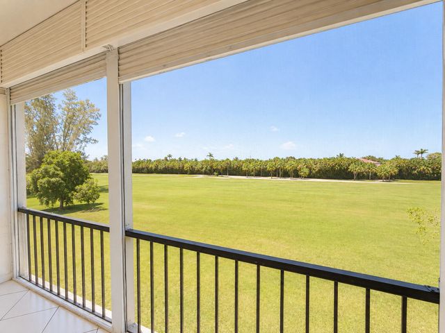 9411 N Hollybrook Lake Drive 309, Pembroke Pines, FL 33025