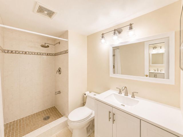 9411 N Hollybrook Lake Drive 309, Pembroke Pines, FL 33025