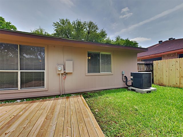 123 Greenshire Drive, League City, TX 77573