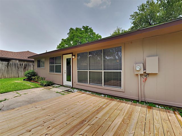 123 Greenshire Drive, League City, TX 77573