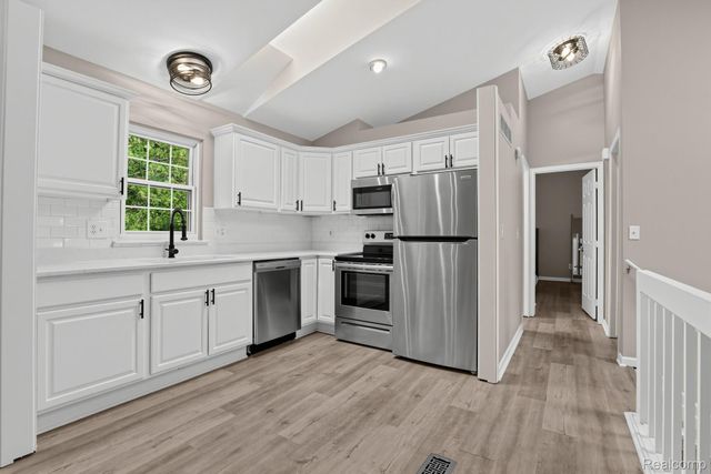37600 N Rhead Circle N, Westland, MI 48186