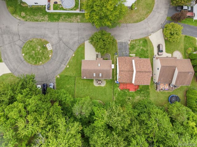 37600 N Rhead Circle N, Westland, MI 48186