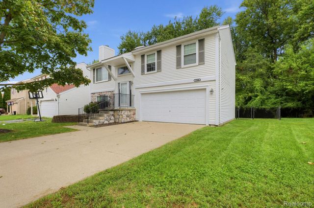 37600 N Rhead Circle N, Westland, MI 48186