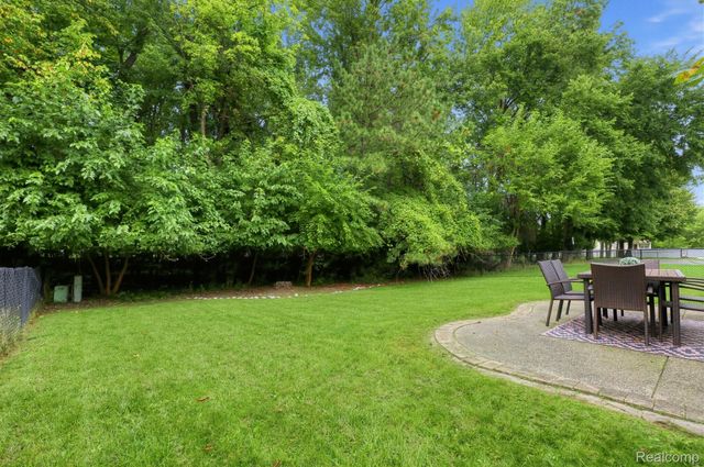 37600 N Rhead Circle N, Westland, MI 48186