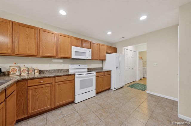 1122 Abbey Court, Westland, MI 48185