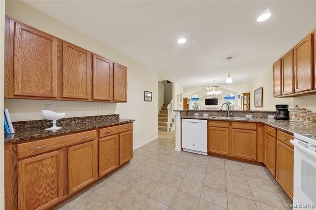 1122 Abbey Court, Westland, MI 48185