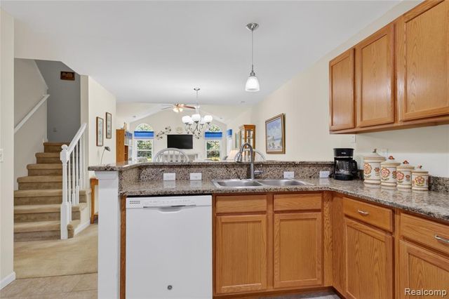 1122 Abbey Court, Westland, MI 48185