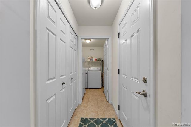 1122 Abbey Court, Westland, MI 48185