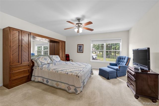 1122 Abbey Court, Westland, MI 48185