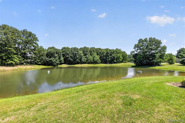 1122 Abbey Court, Westland, MI 48185