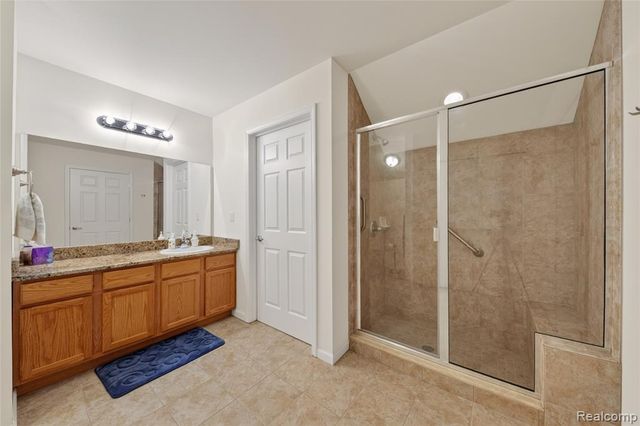 1122 Abbey Court, Westland, MI 48185