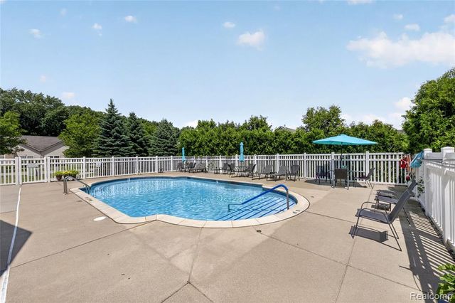 1122 Abbey Court, Westland, MI 48185