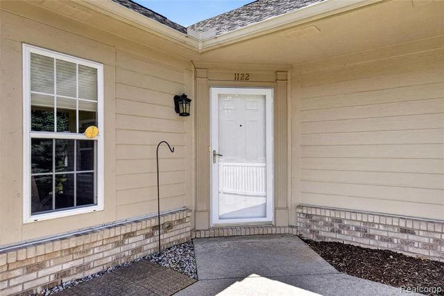 1122 Abbey Court, Westland, MI 48185