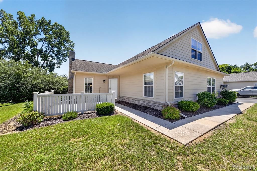 1122 Abbey Court, Westland, MI 48185