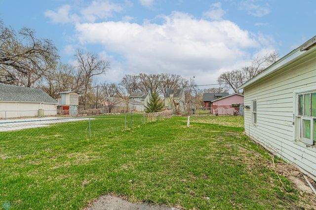 1524 1st Avenue S, Fargo, ND 58103