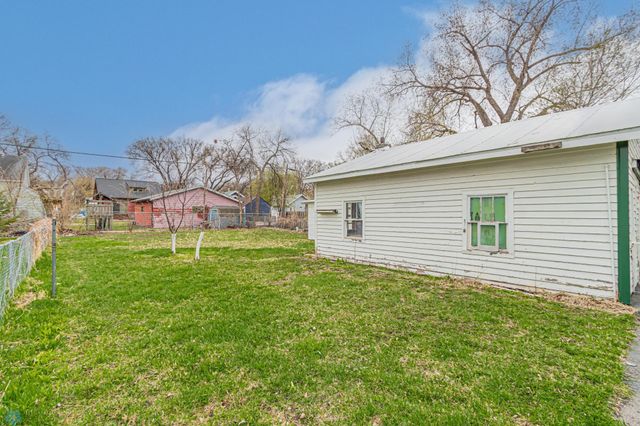 1524 1st Avenue S, Fargo, ND 58103