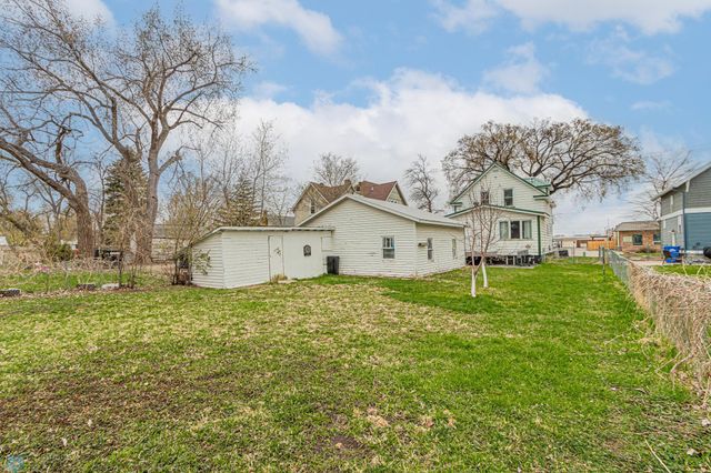 1524 1st Avenue S, Fargo, ND 58103