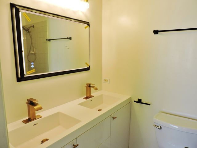 7037 S Oglesby Avenue, Chicago, IL 60649