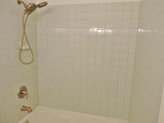 7037 S Oglesby Avenue, Chicago, IL 60649