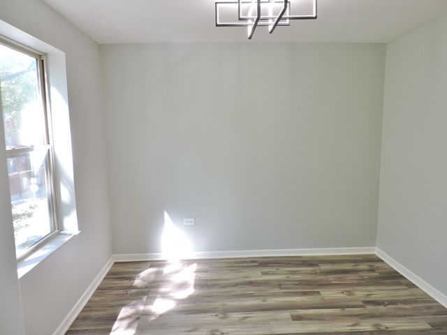 7037 S Oglesby Avenue, Chicago, IL 60649