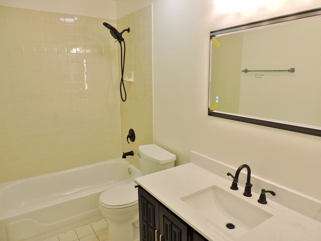 7037 S Oglesby Avenue, Chicago, IL 60649