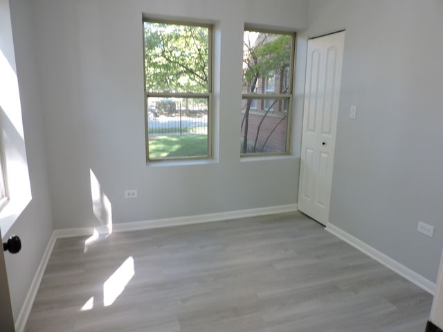 7037 S Oglesby Avenue, Chicago, IL 60649