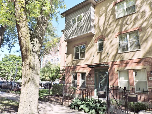 7037 S Oglesby Avenue, Chicago, IL 60649