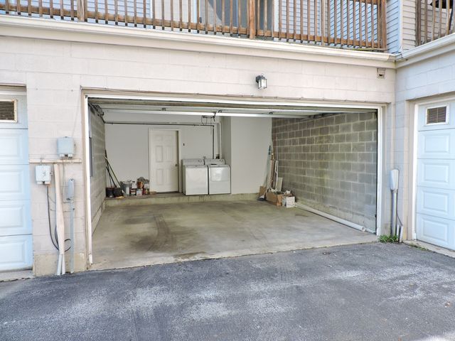 7037 S Oglesby Avenue, Chicago, IL 60649