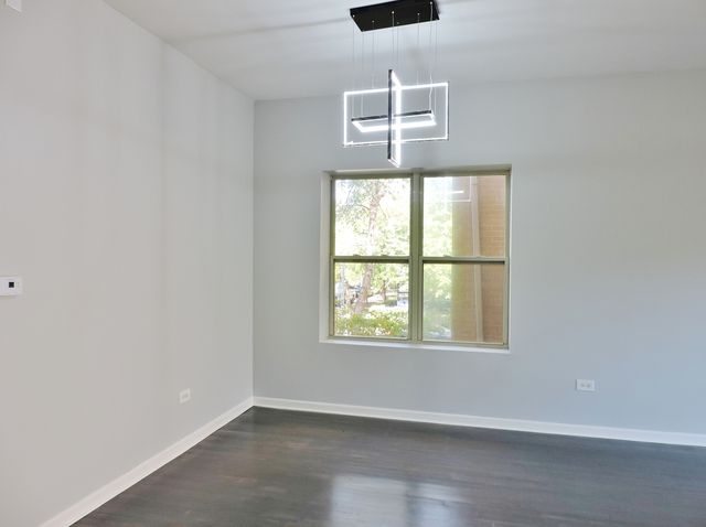 7037 S Oglesby Avenue, Chicago, IL 60649