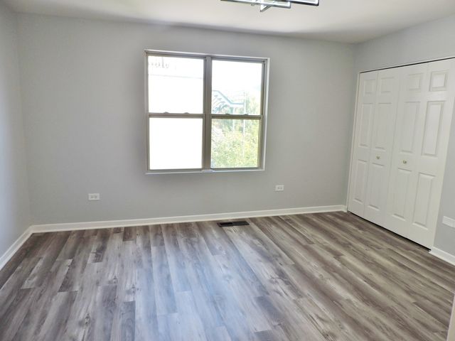 7037 S Oglesby Avenue, Chicago, IL 60649