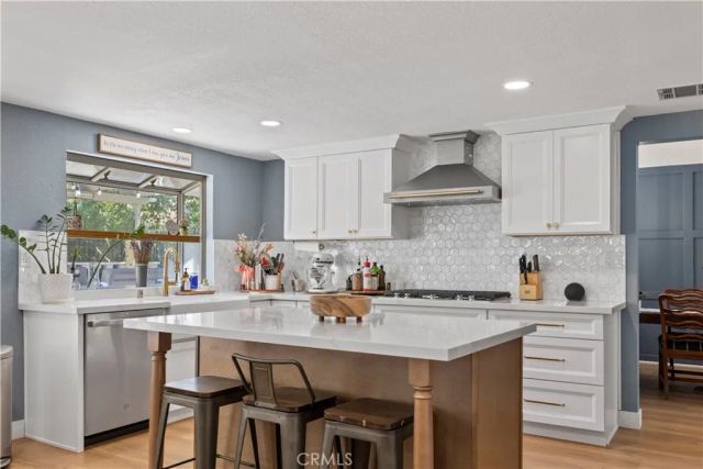 22120 Grovepark, Saugus, CA 91350
