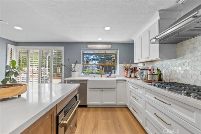 22120 Grovepark, Saugus, CA 91350