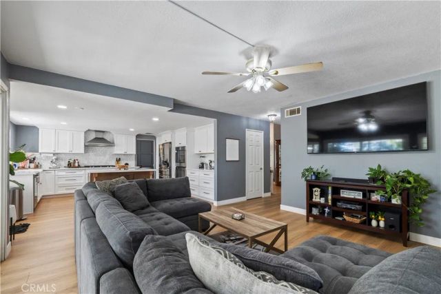 22120 Grovepark, Saugus, CA 91350