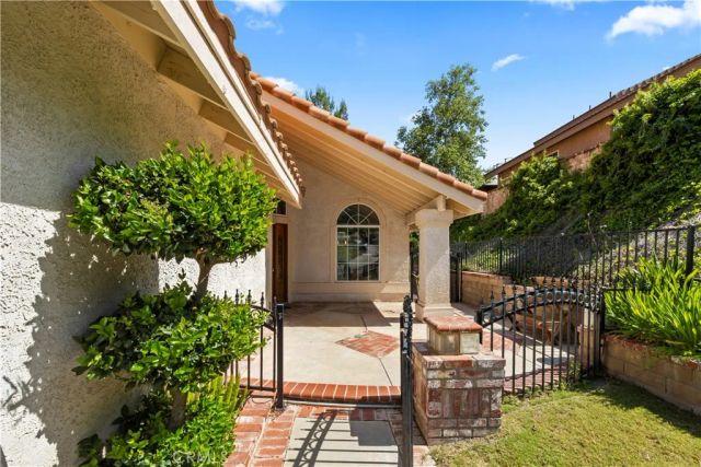 22120 Grovepark, Saugus, CA 91350