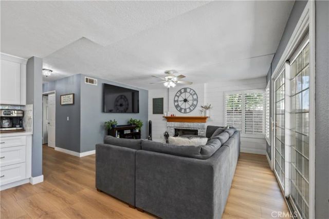 22120 Grovepark, Saugus, CA 91350