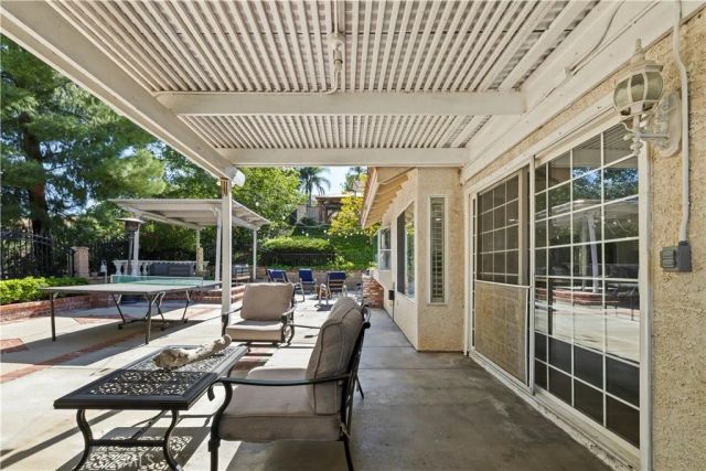 22120 Grovepark, Saugus, CA 91350