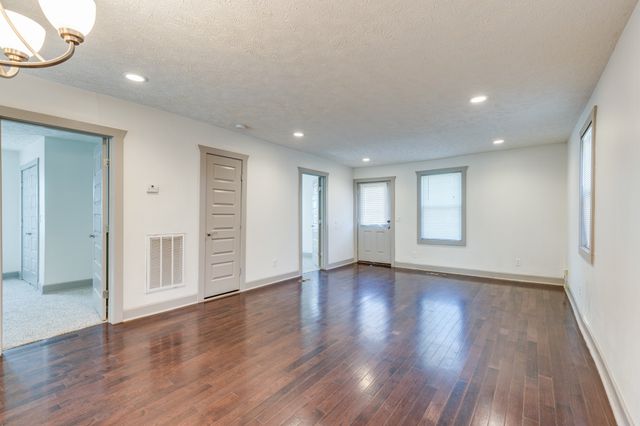 1018 Clemmons St, Nashville, TN 37210