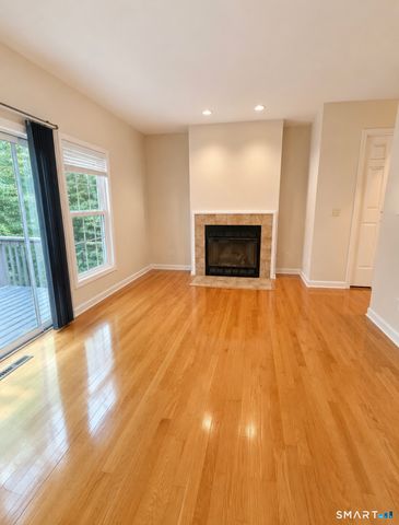 68 Foxbridge Village, Branford, CT 06405